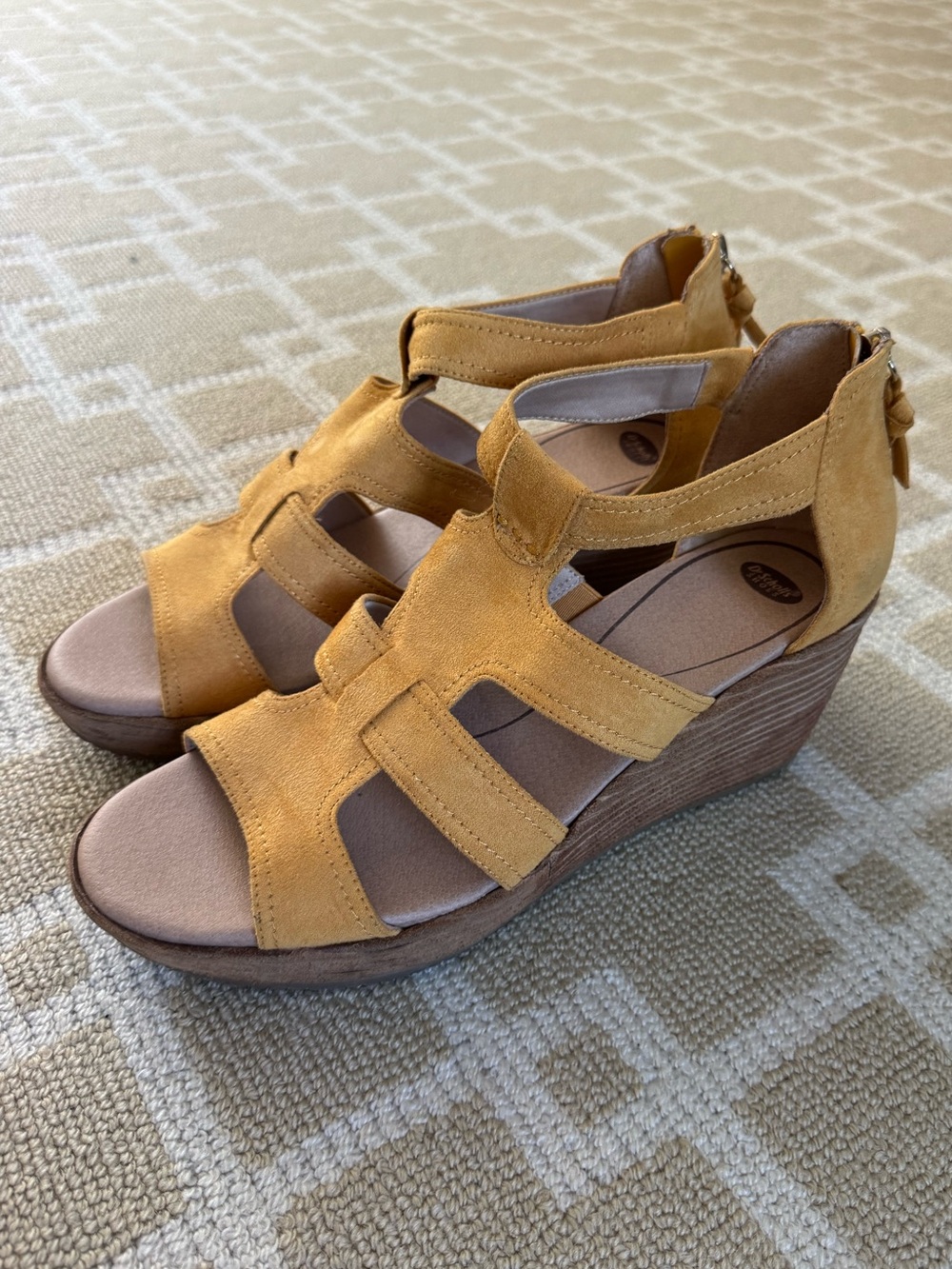 Dr. Scholl’s Long Island Wedge Sandals Mustard Faux Suede Shoes Size 9.5 - Picture 10 of 12